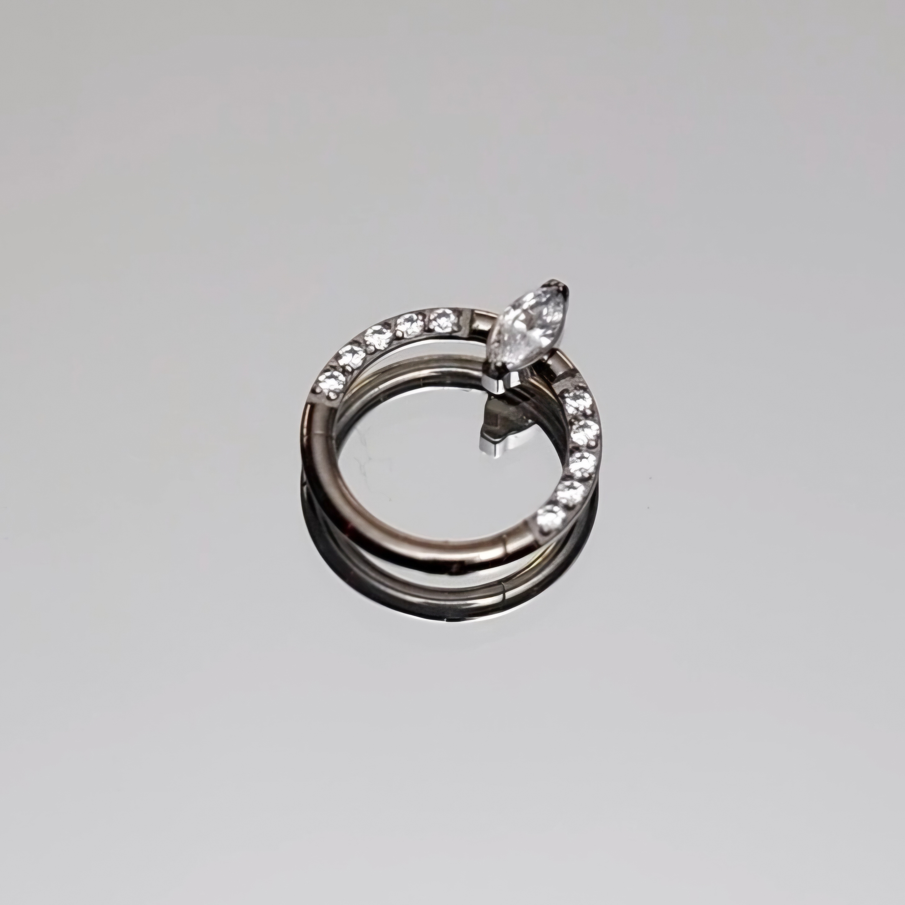 Anneau avec strass et griffe – Image 2