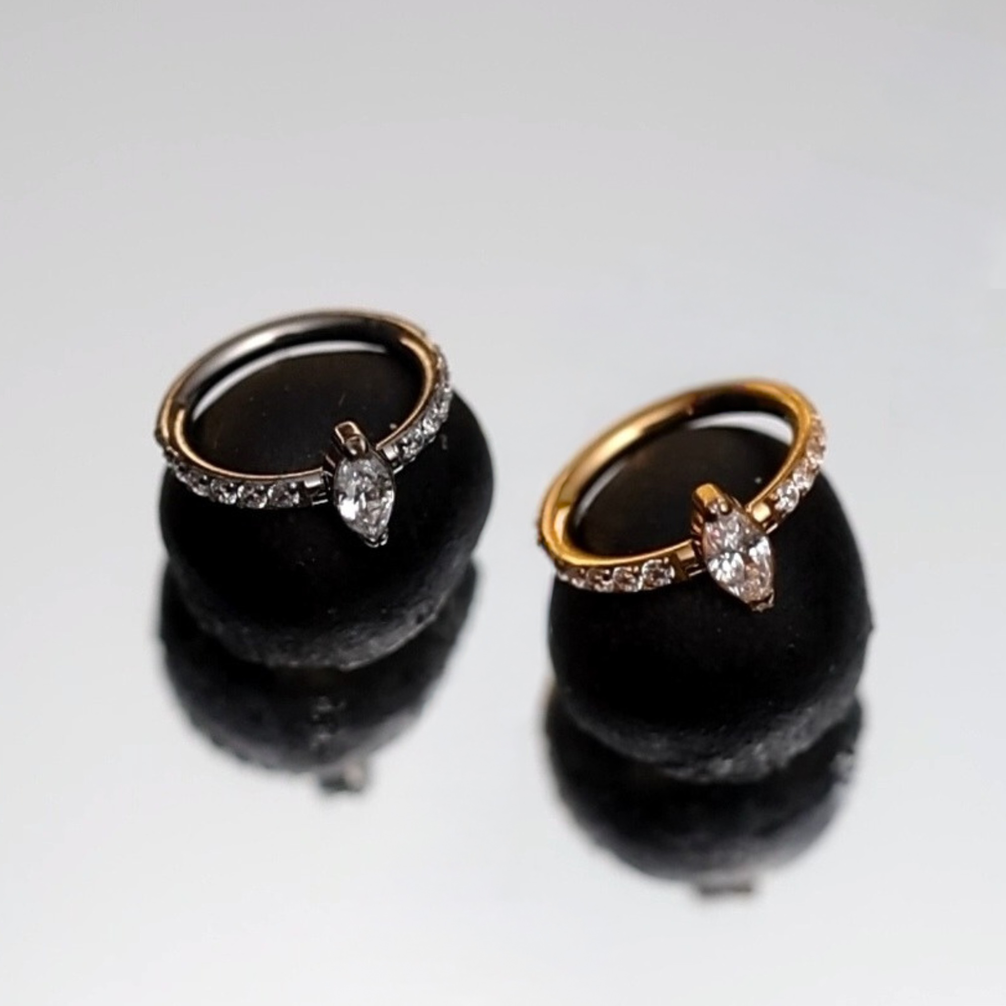 Anneau avec strass et griffe
