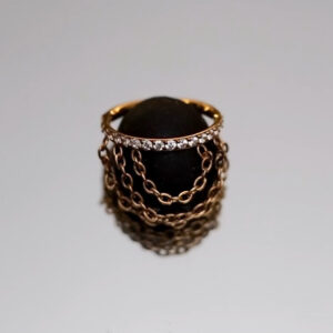 Anneau verticale Strass et chaines