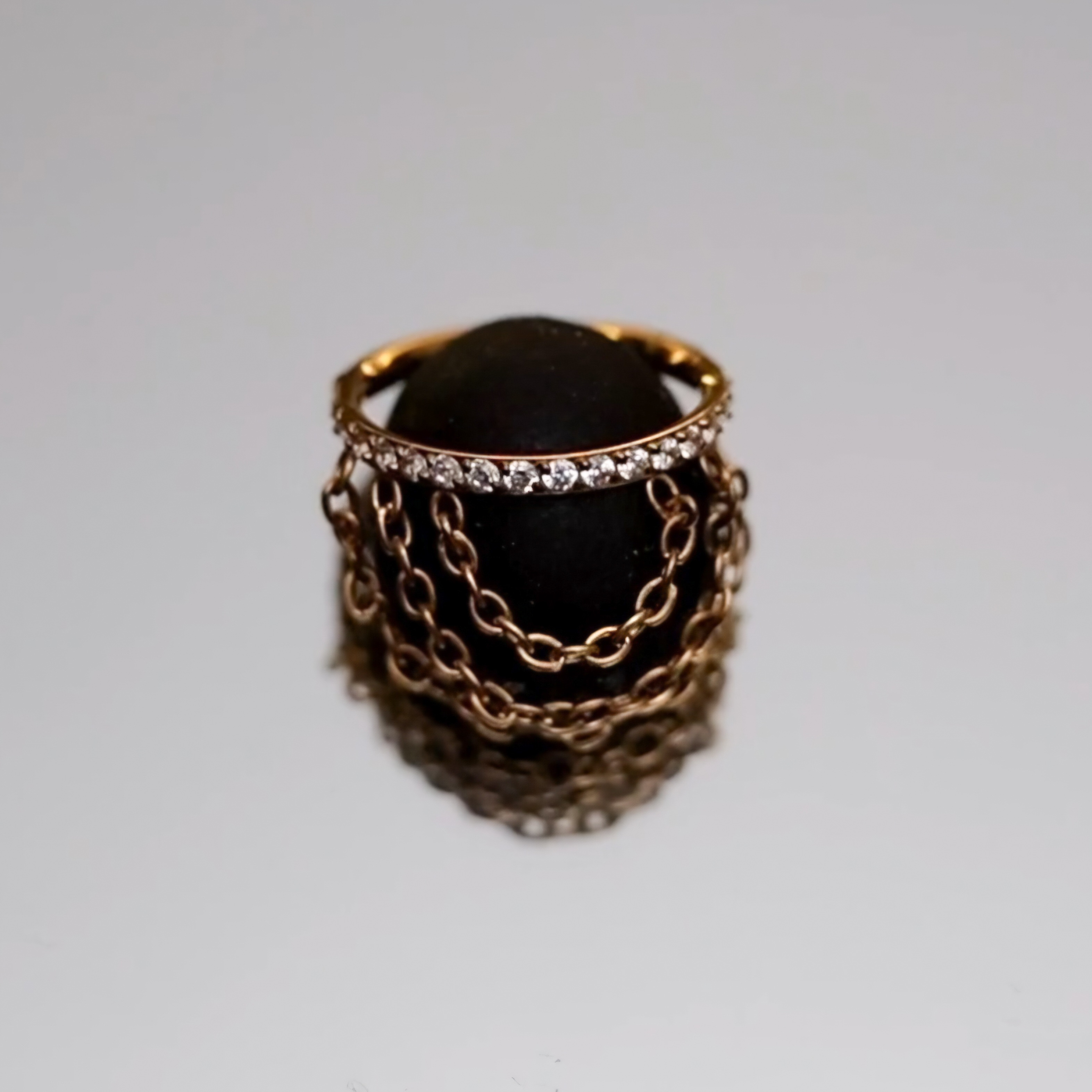 Anneau verticale Strass et chaines