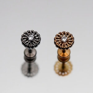 Piercing ornement et strass