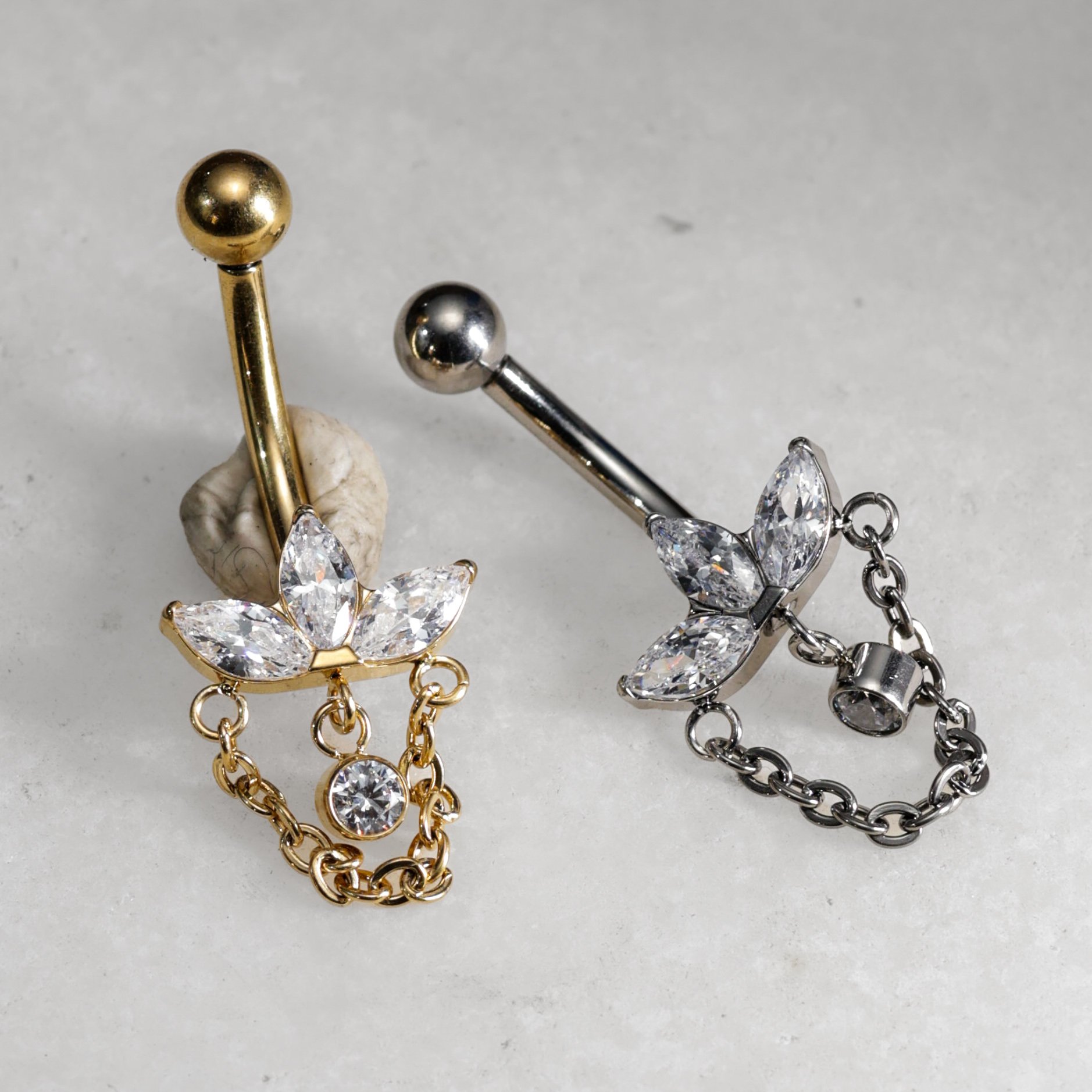 Banane nombril griffes pendentif et chaine
