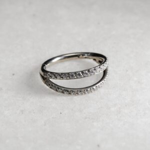 Anneau titane zircons alignés