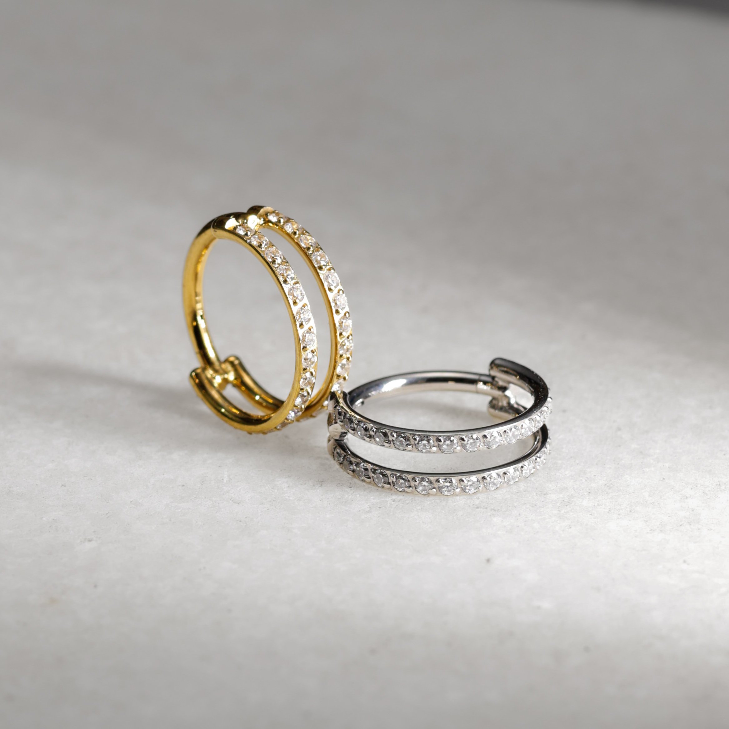 Anneau titane zircons aligné double rangé